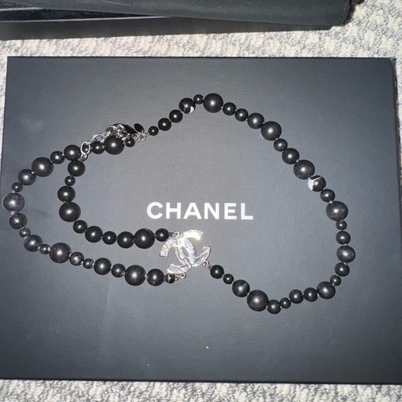 CHANEL PEARLS Choker Black Beaded Enamel Map CC Charm Necklace - Picture 6 of 10